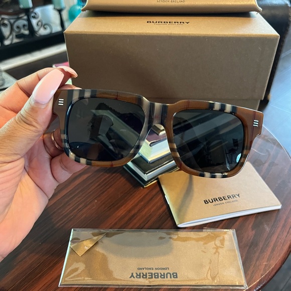 Burberry Check Hayden Unisex Sunglasses NWT - Picture 7 of 8